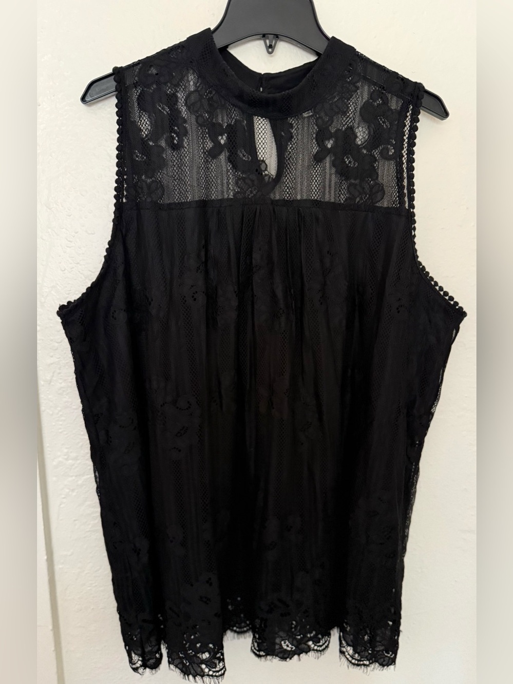 Eve & Maddie Women’s Blouse Sleeveless Color Black Size 2X button neck round